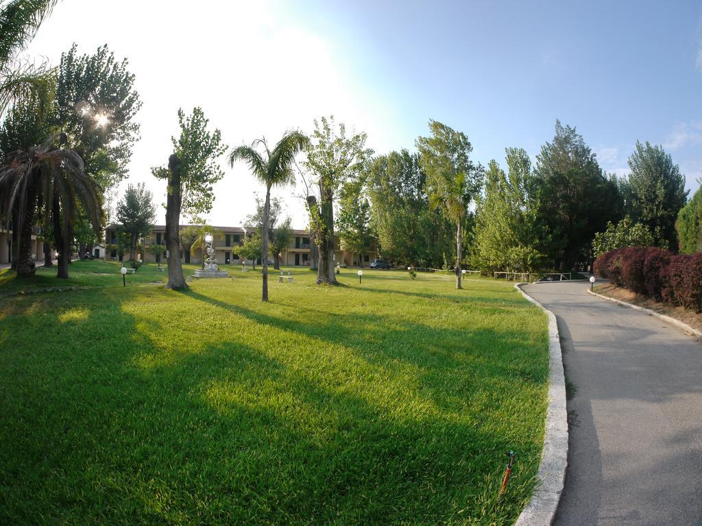 Marina Di Rossano Village Club מראה חיצוני תמונה